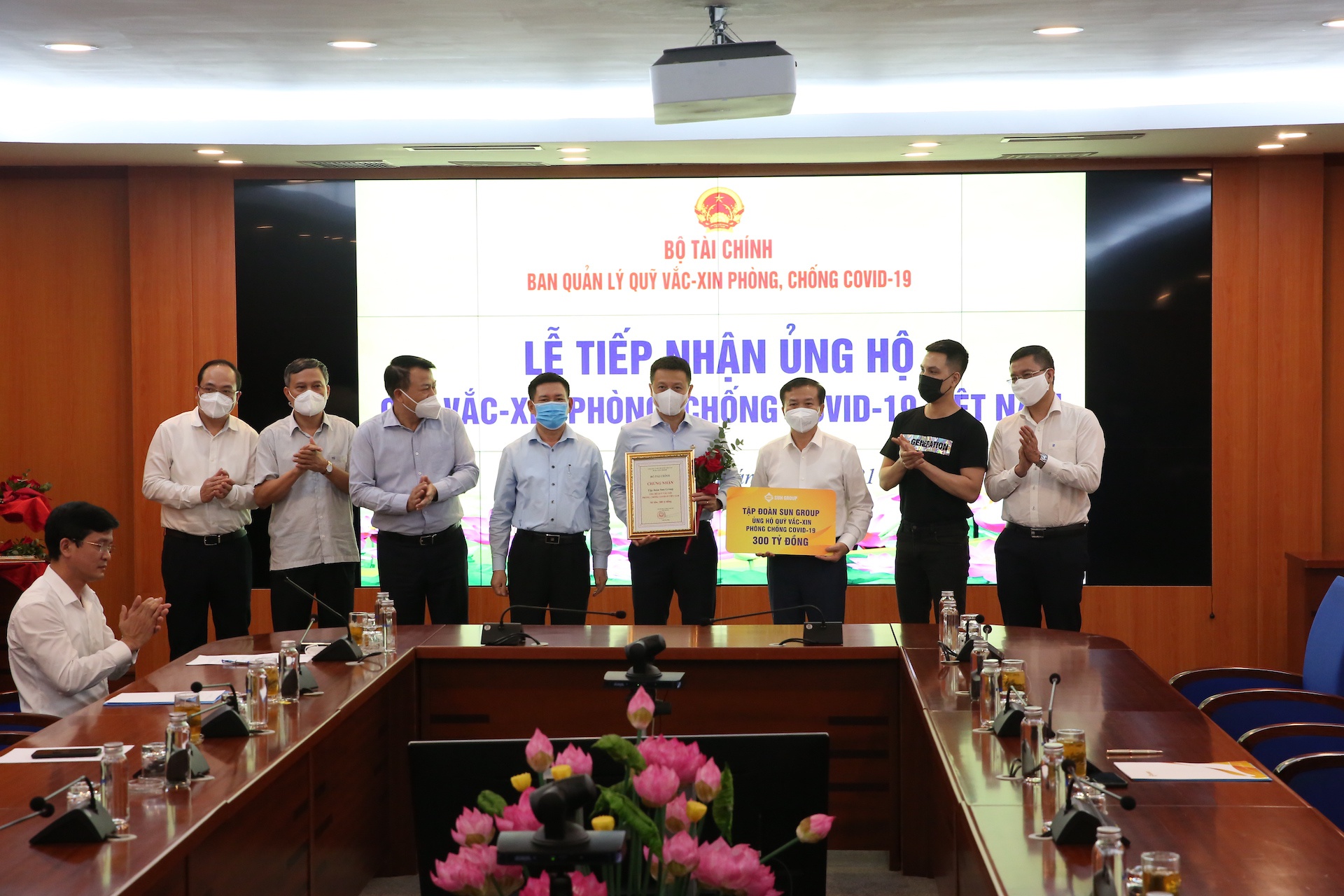 Tập đoàn Sun Group góp 320 tỷ đồng cho Quỹ vắc-xin của Chính phủ